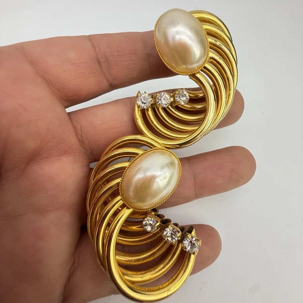 Vtg 80s Chunky Gold Tone Earrings Faux Pearl Pave Rhinestones Swirl  Statement